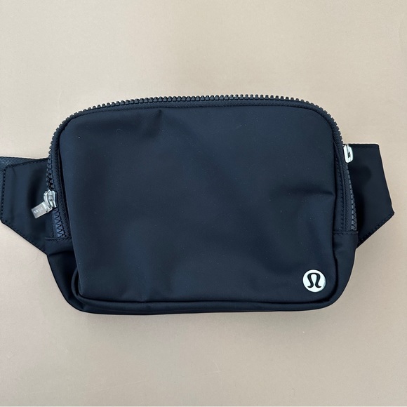 lululemon athletica Handbags - Lululemon belt bag